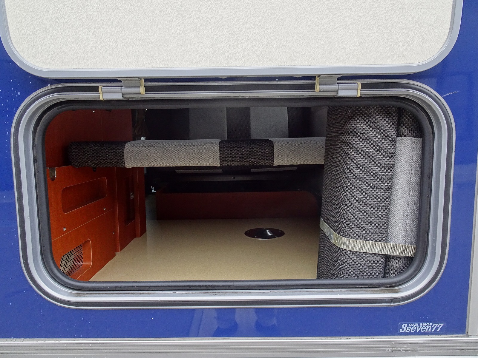 キャンピングカー軽キャンパー