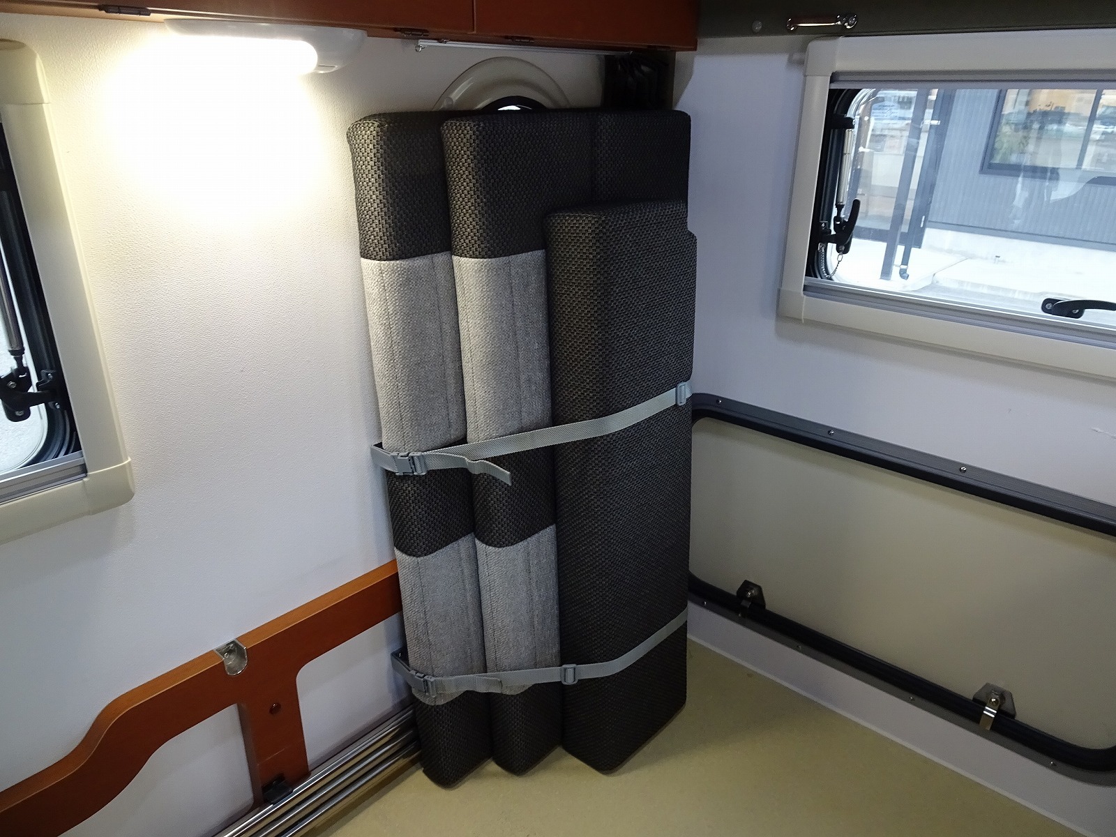 キャンピングカー軽キャンパー