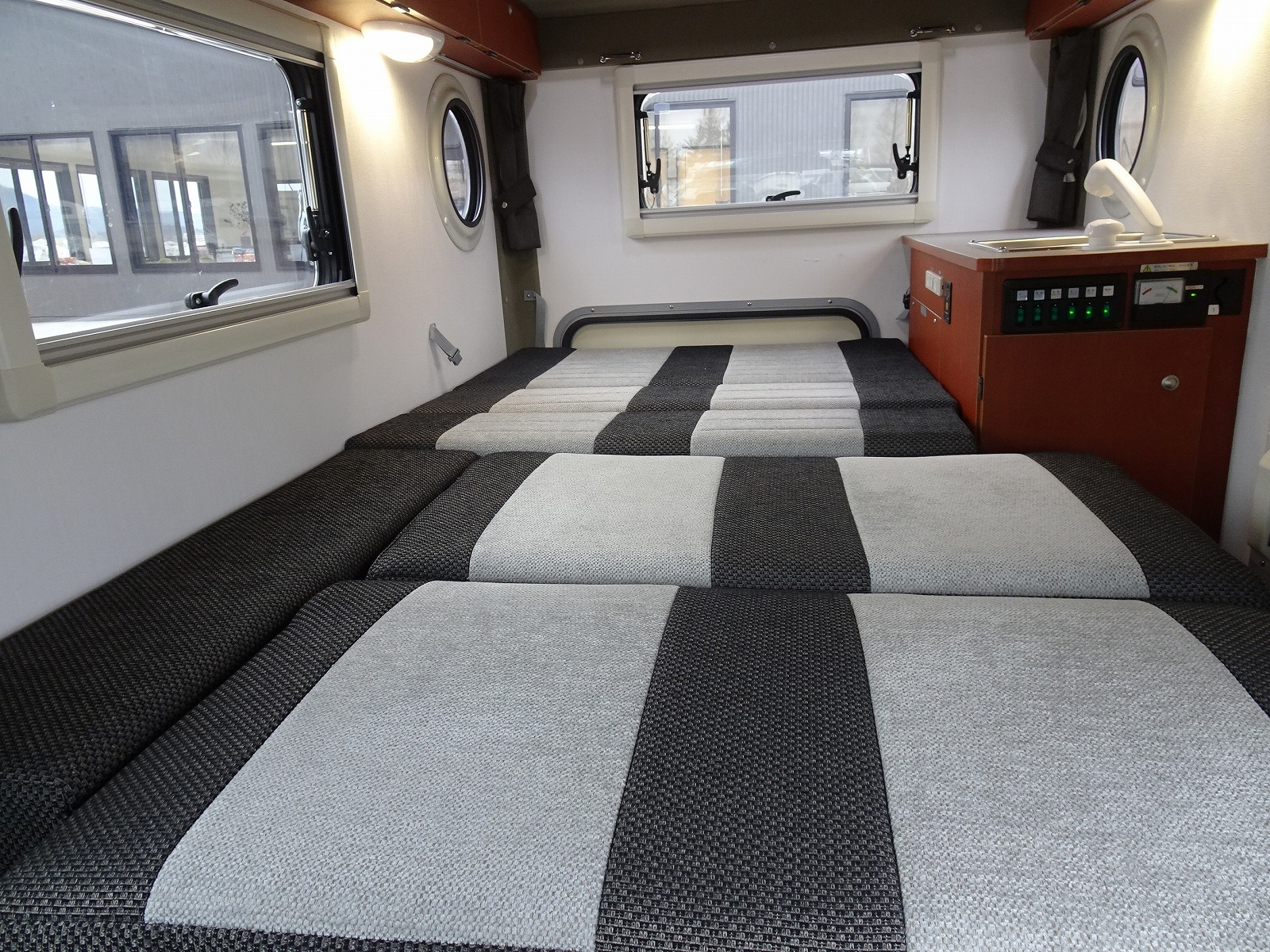 キャンピングカー軽キャンパー