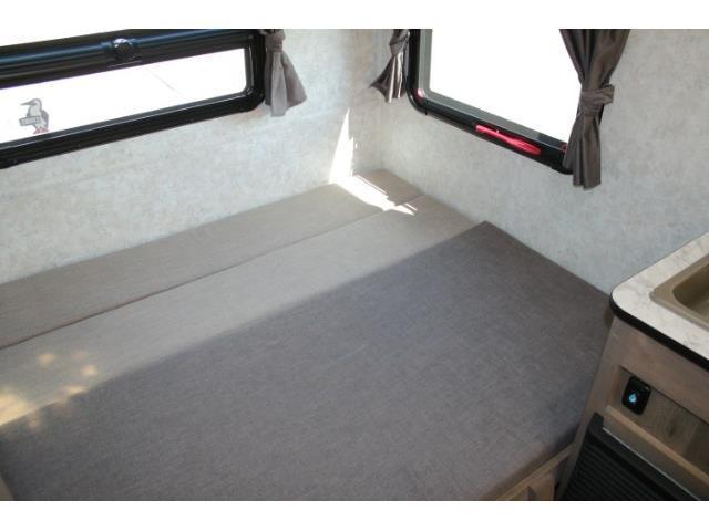 キャンピングカートレーラー