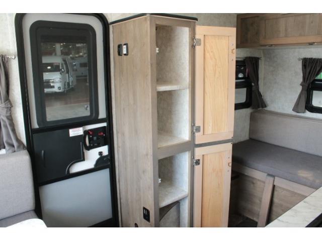 キャンピングカートレーラー