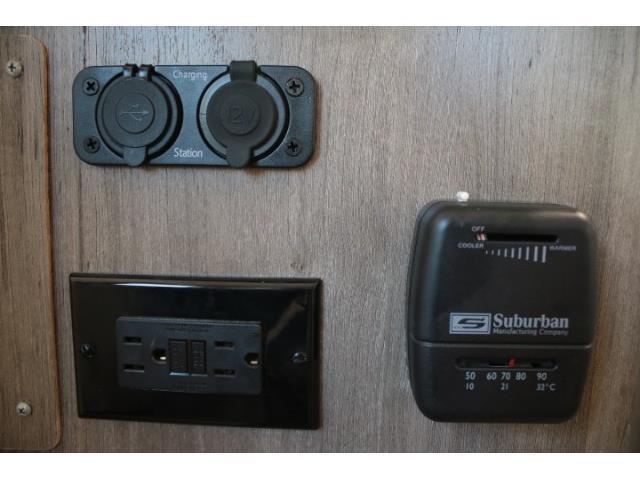 キャンピングカートレーラー