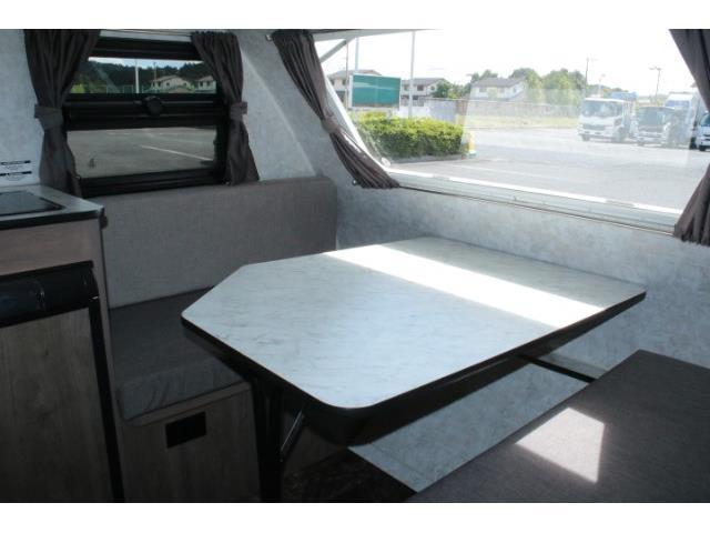 キャンピングカートレーラー