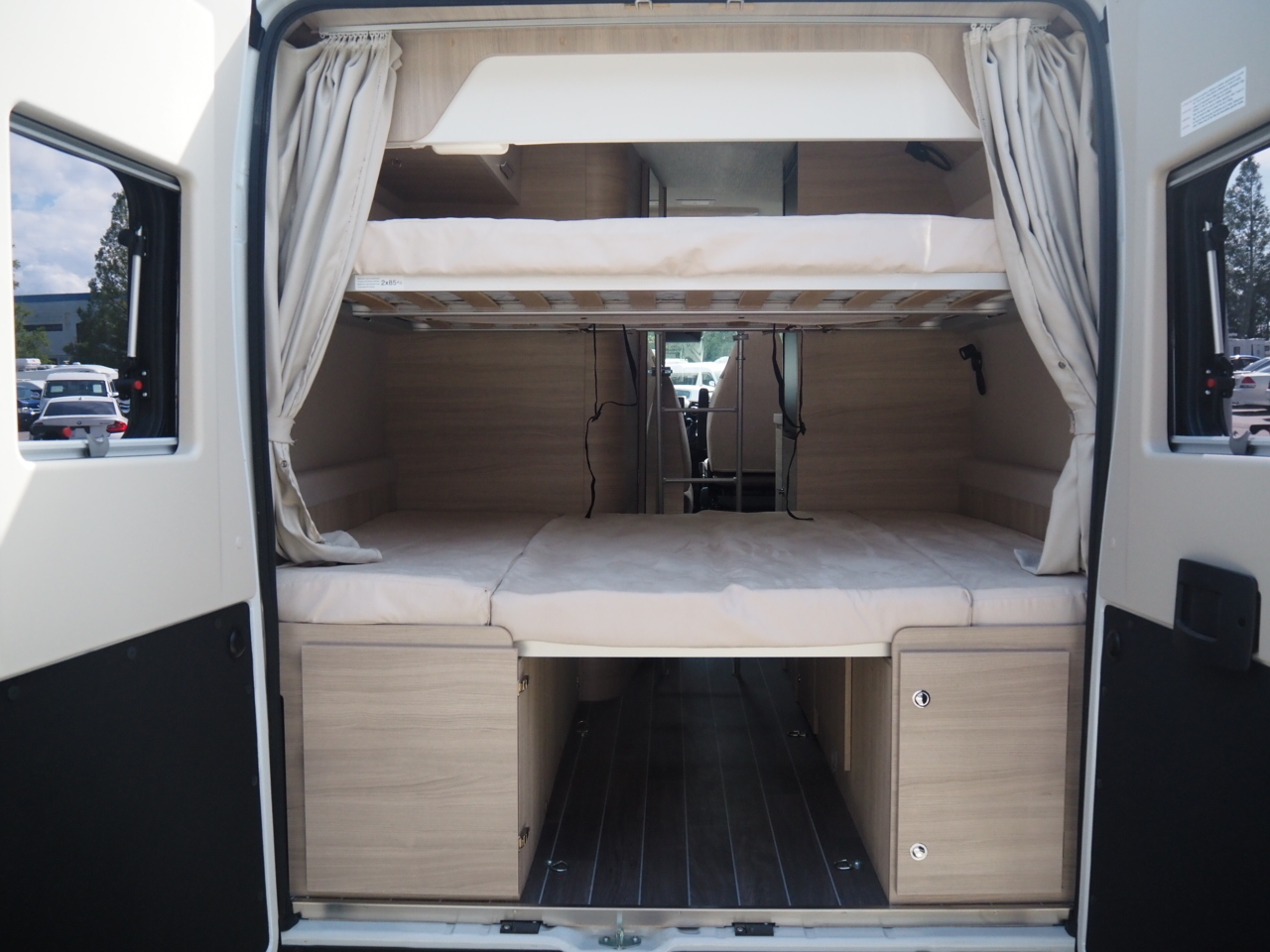 キャンピングカーバンコン