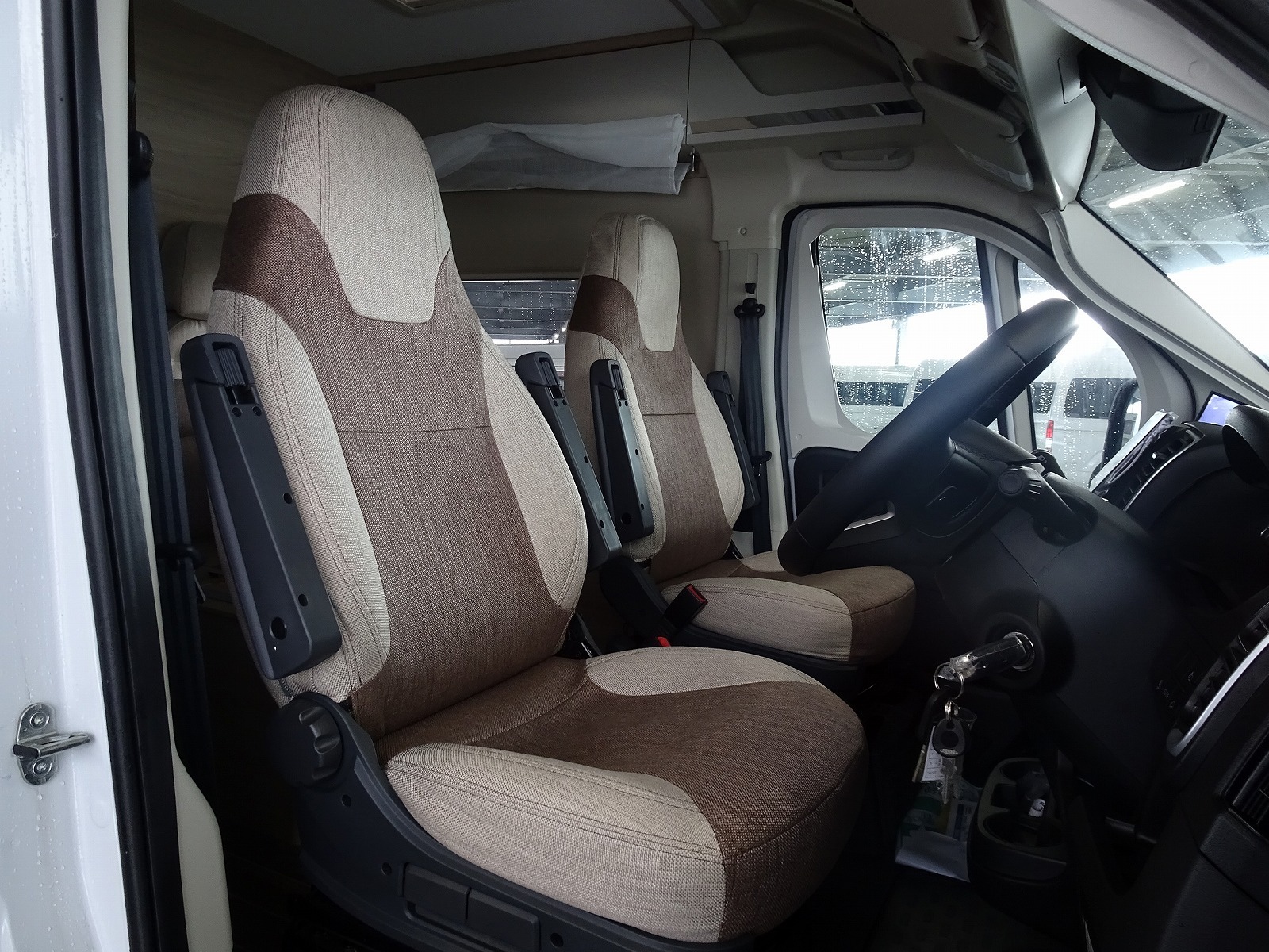 キャンピングカーバンコン