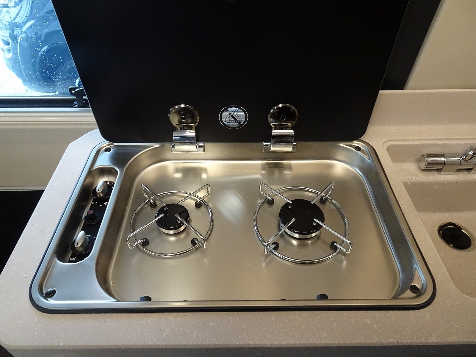 キャンピングカーバンコン