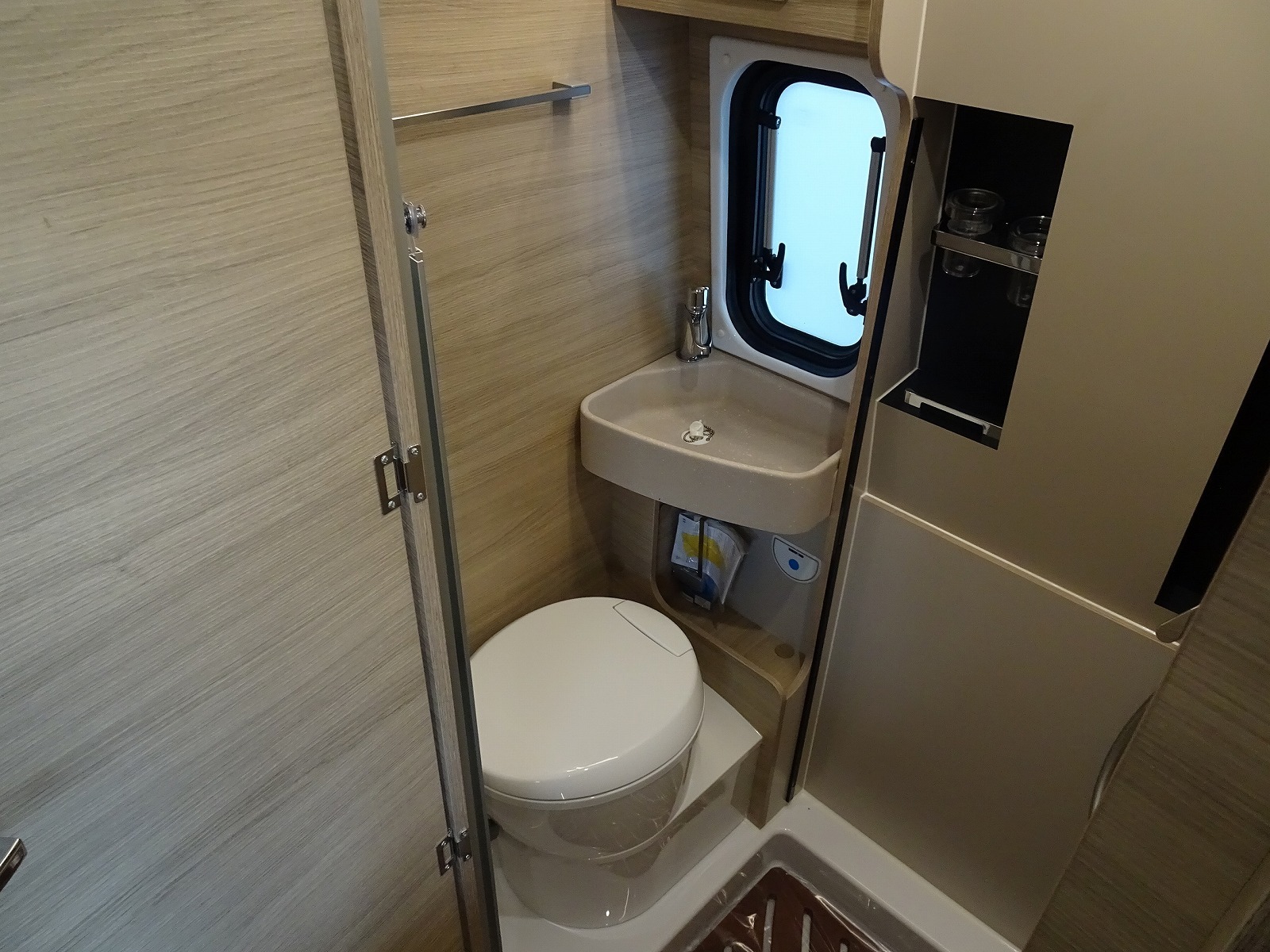 キャンピングカーバンコン