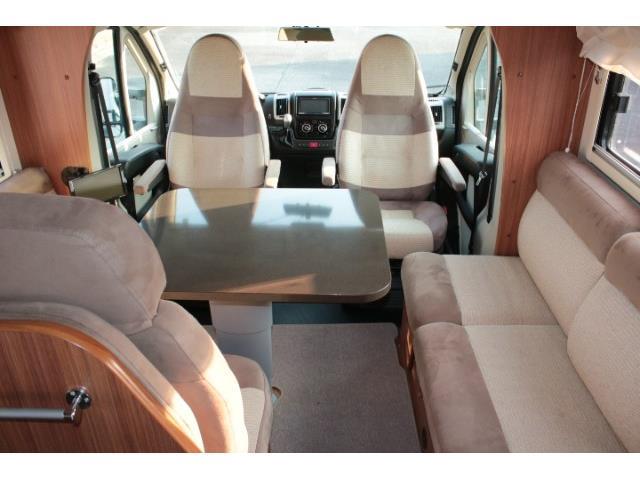 キャンピングカーキャブコン