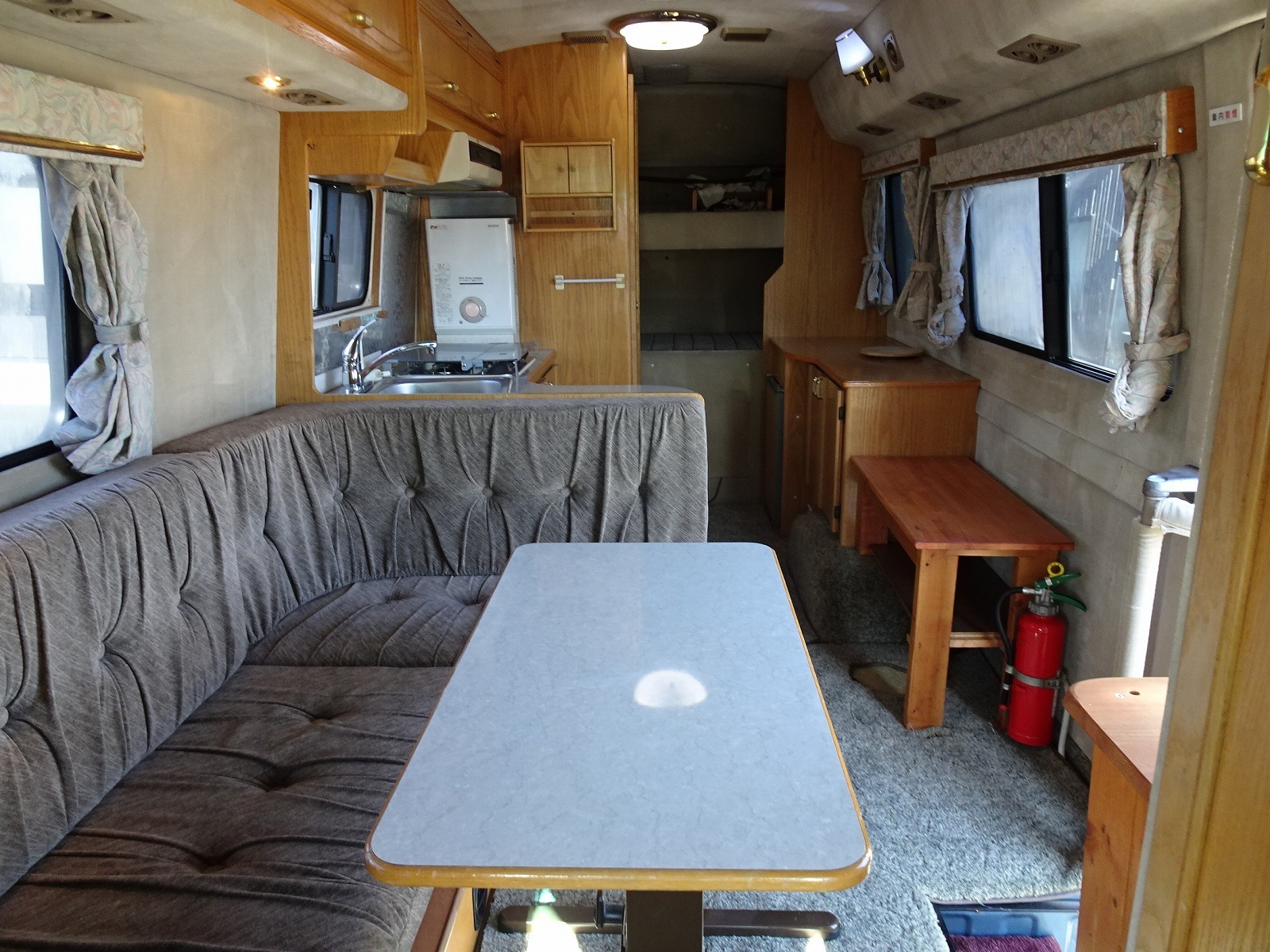 キャンピングカーバスコン