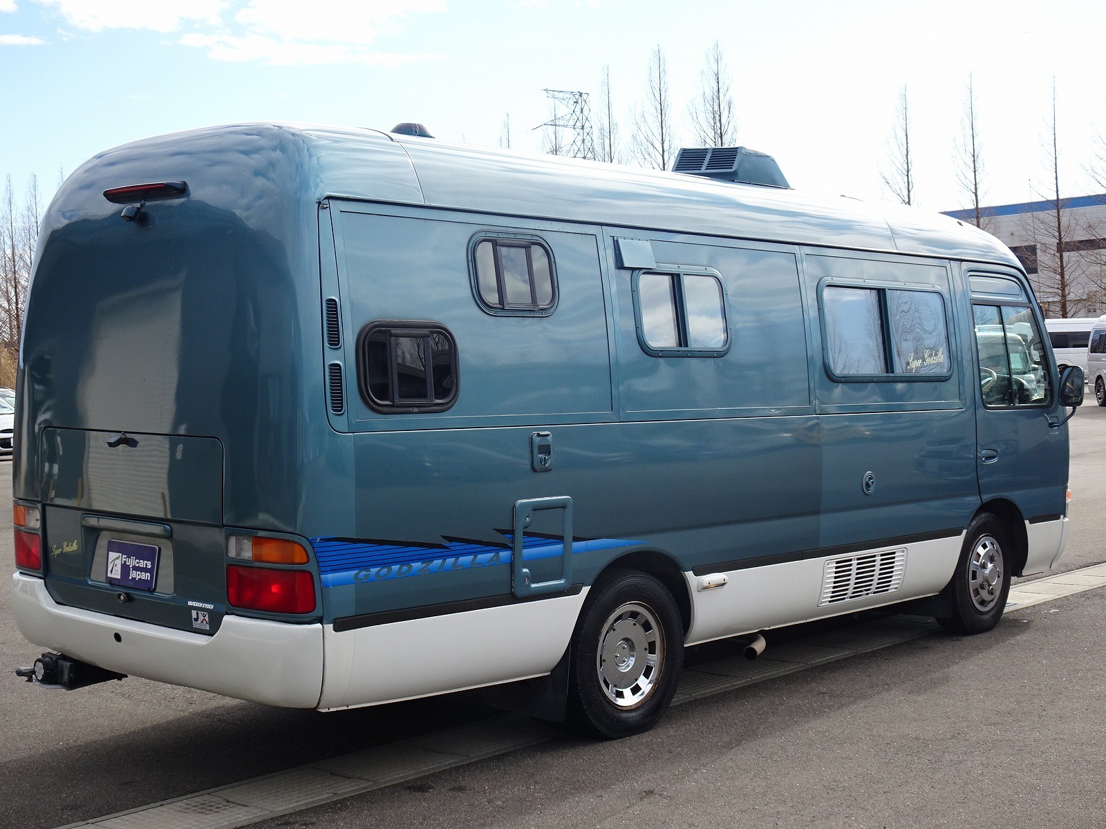 キャンピングカーバスコン