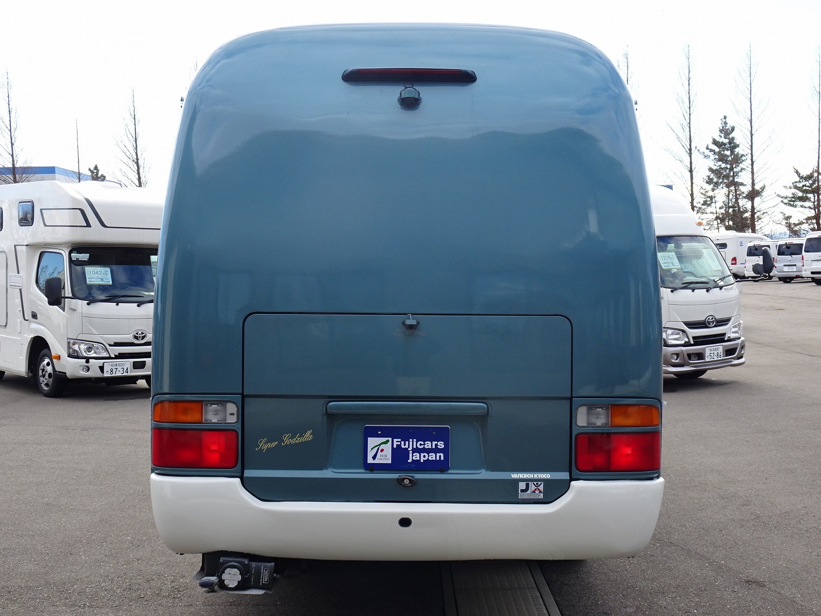 キャンピングカーバスコン