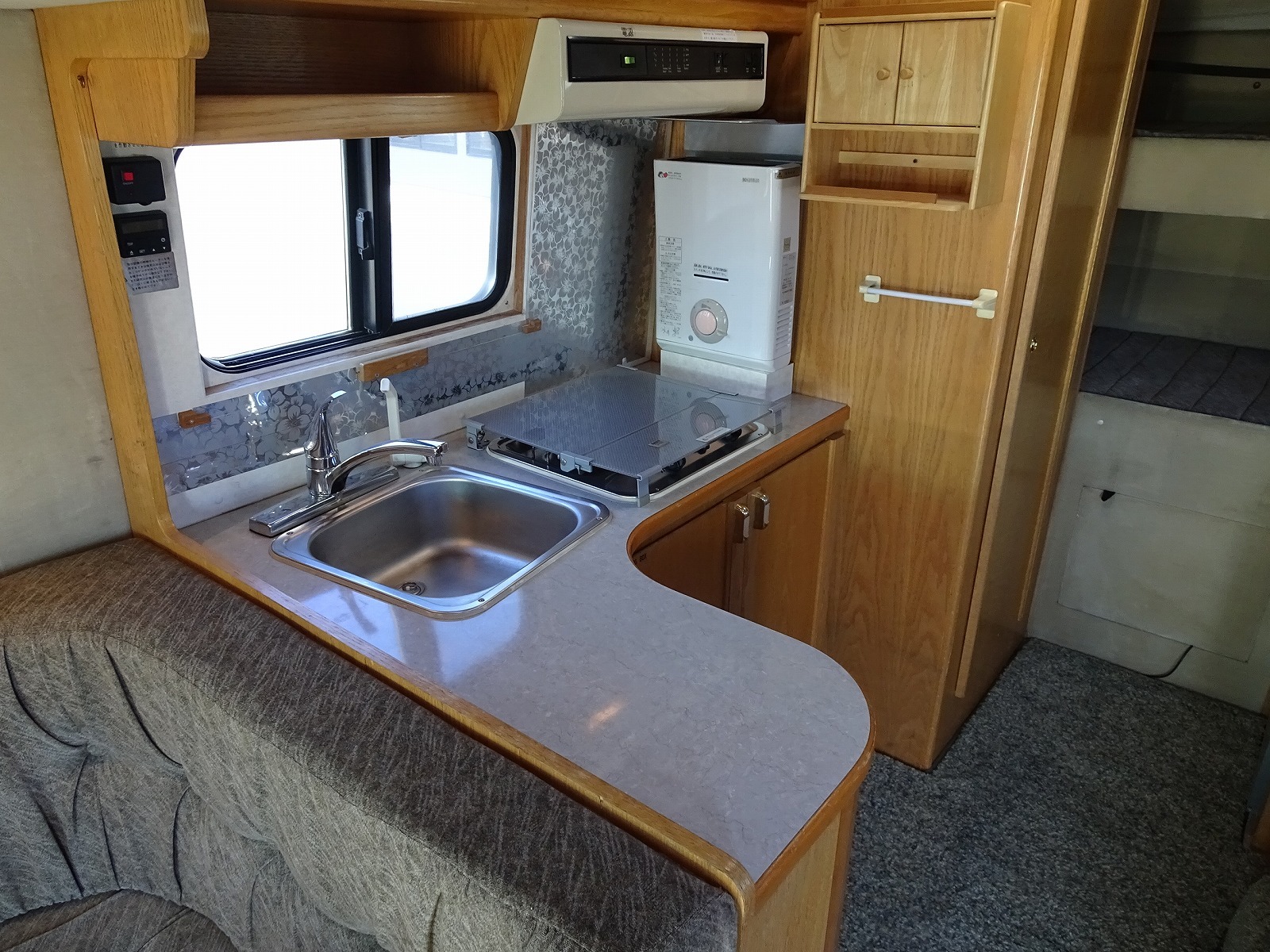 キャンピングカーバスコン