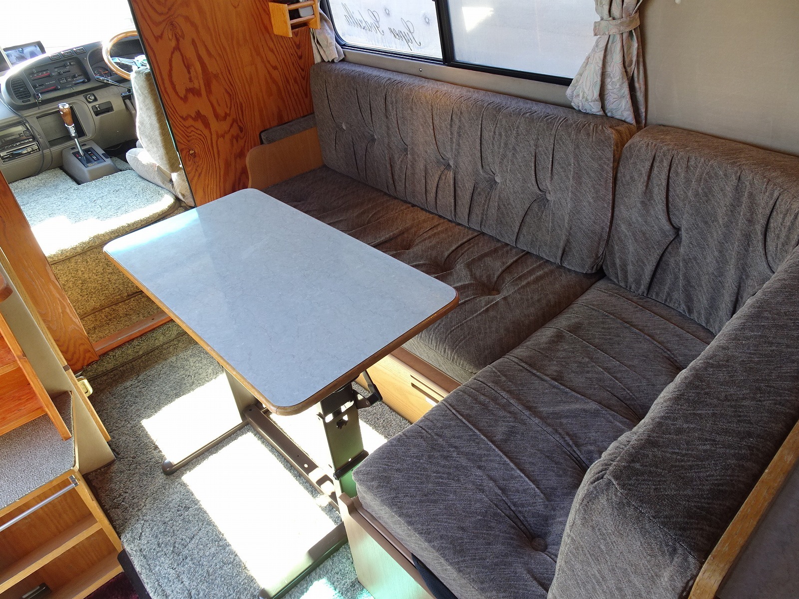 キャンピングカーバスコン