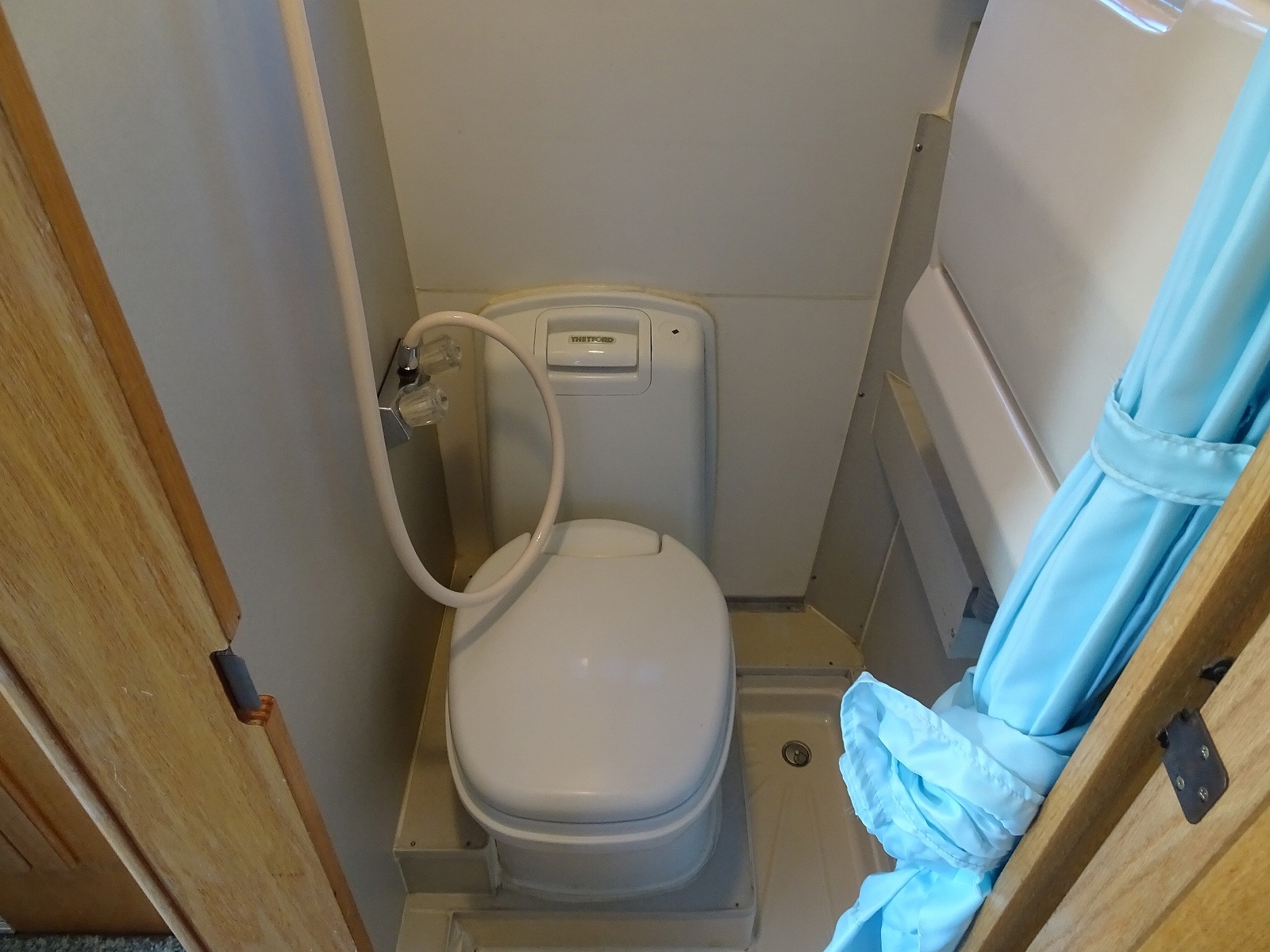 キャンピングカーバスコン