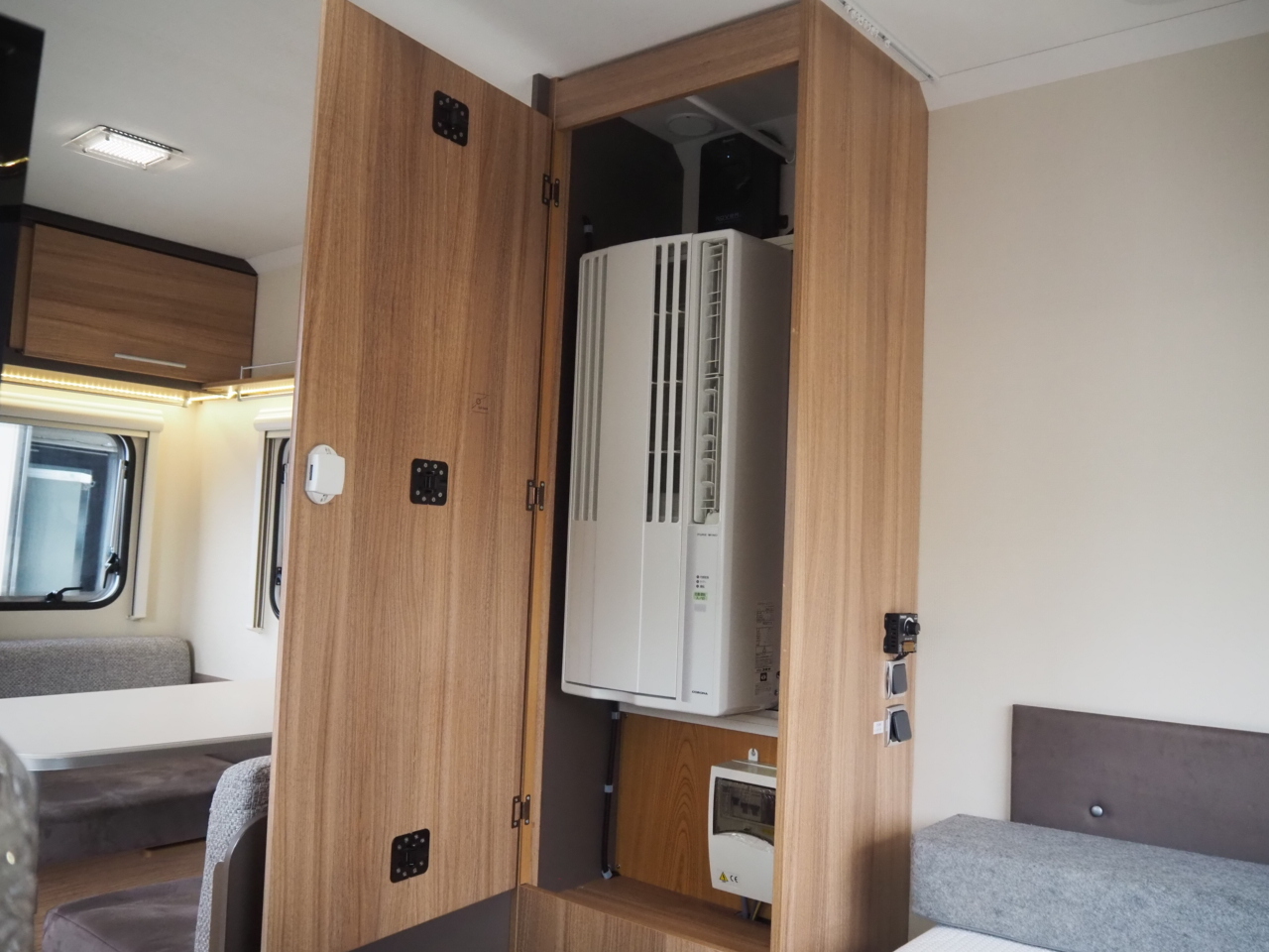 キャンピングカートレーラー