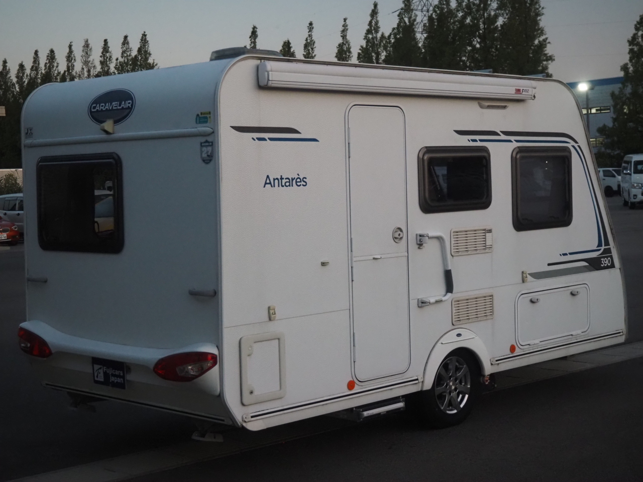 キャンピングカートレーラー