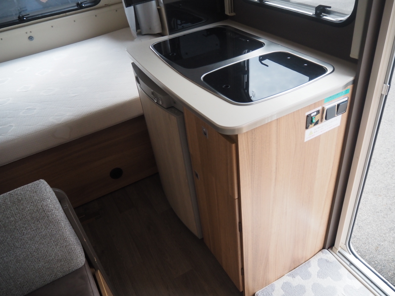 キャンピングカートレーラー