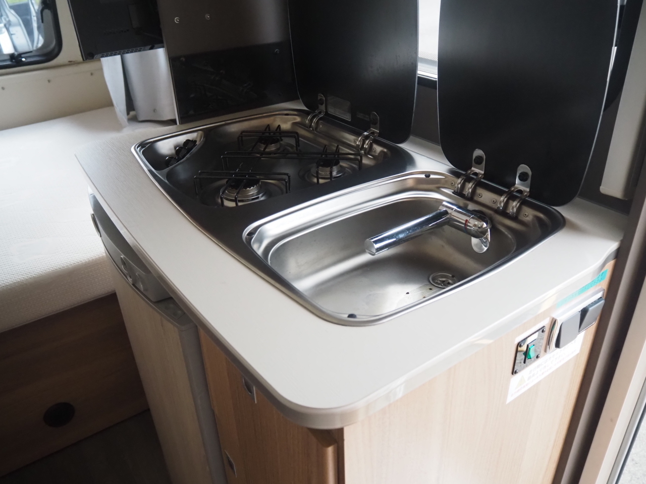 キャンピングカートレーラー