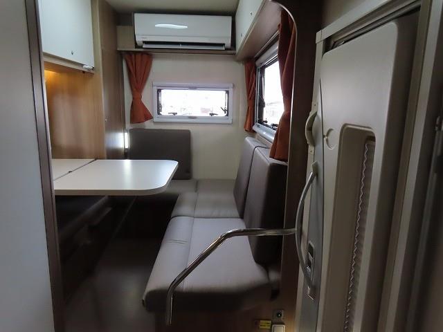 キャンピングカーキャブコン