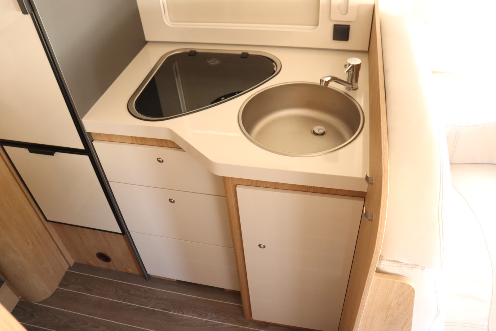 キャンピングカーキャブコン