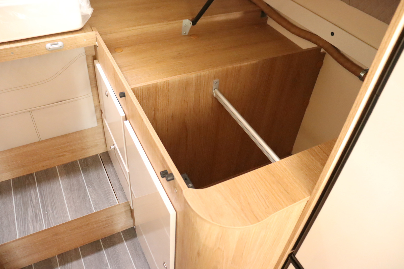 キャンピングカーキャブコン