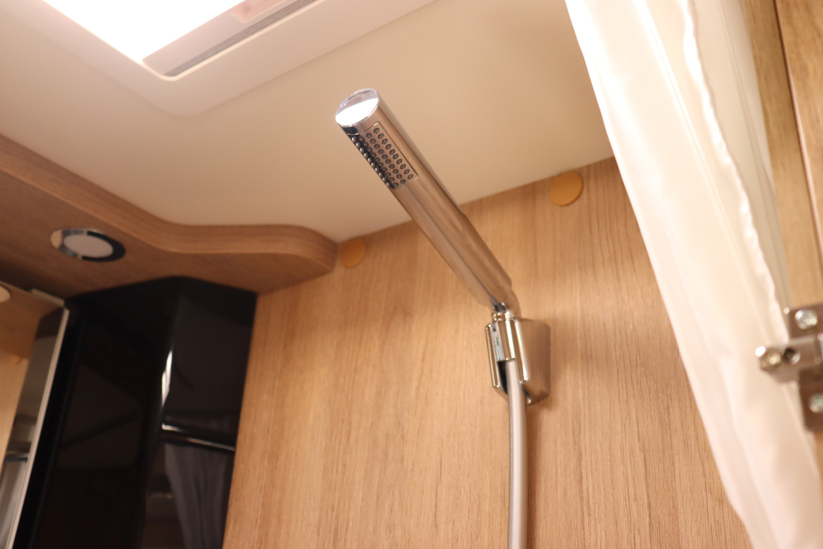 キャンピングカーキャブコン