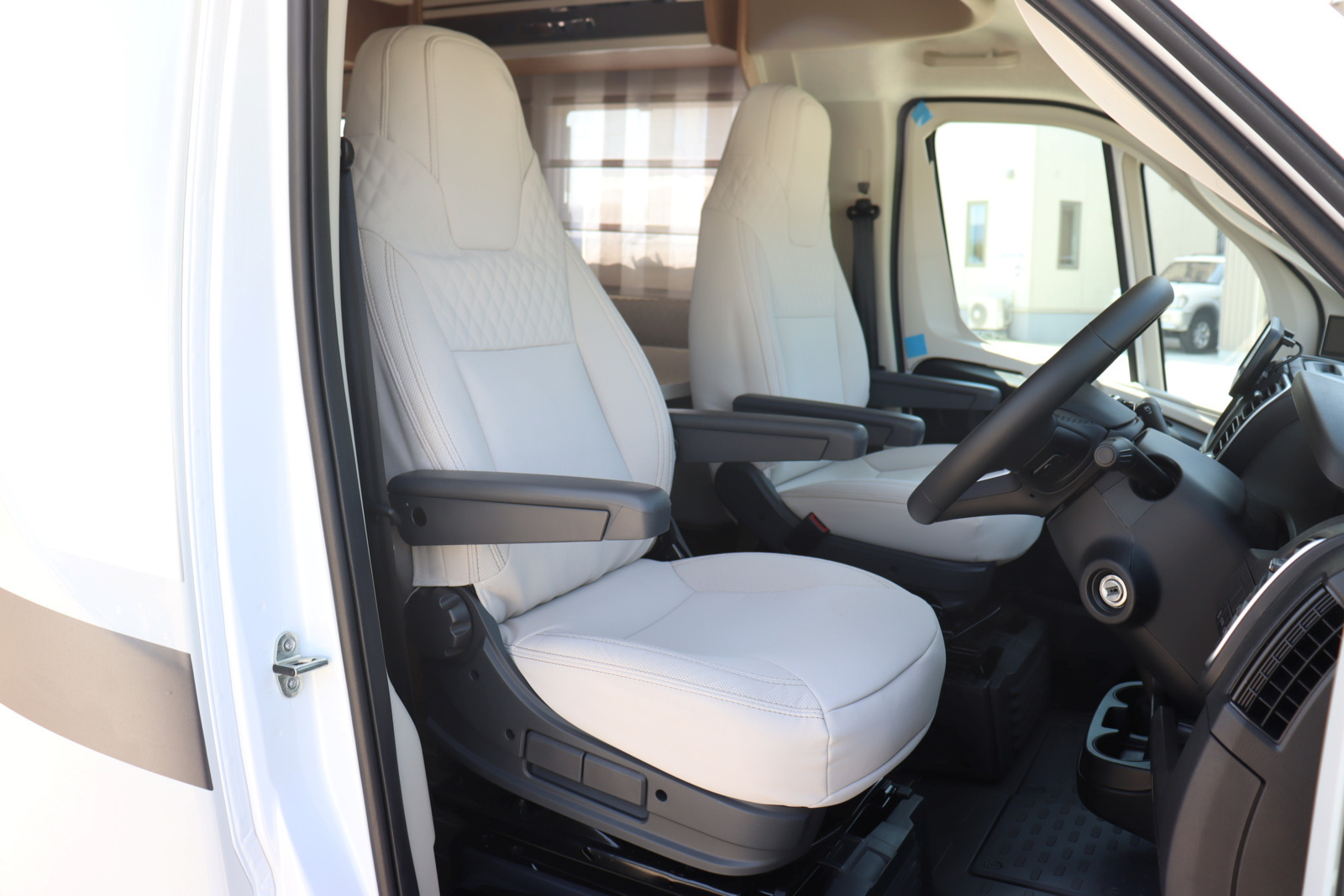 キャンピングカーキャブコン