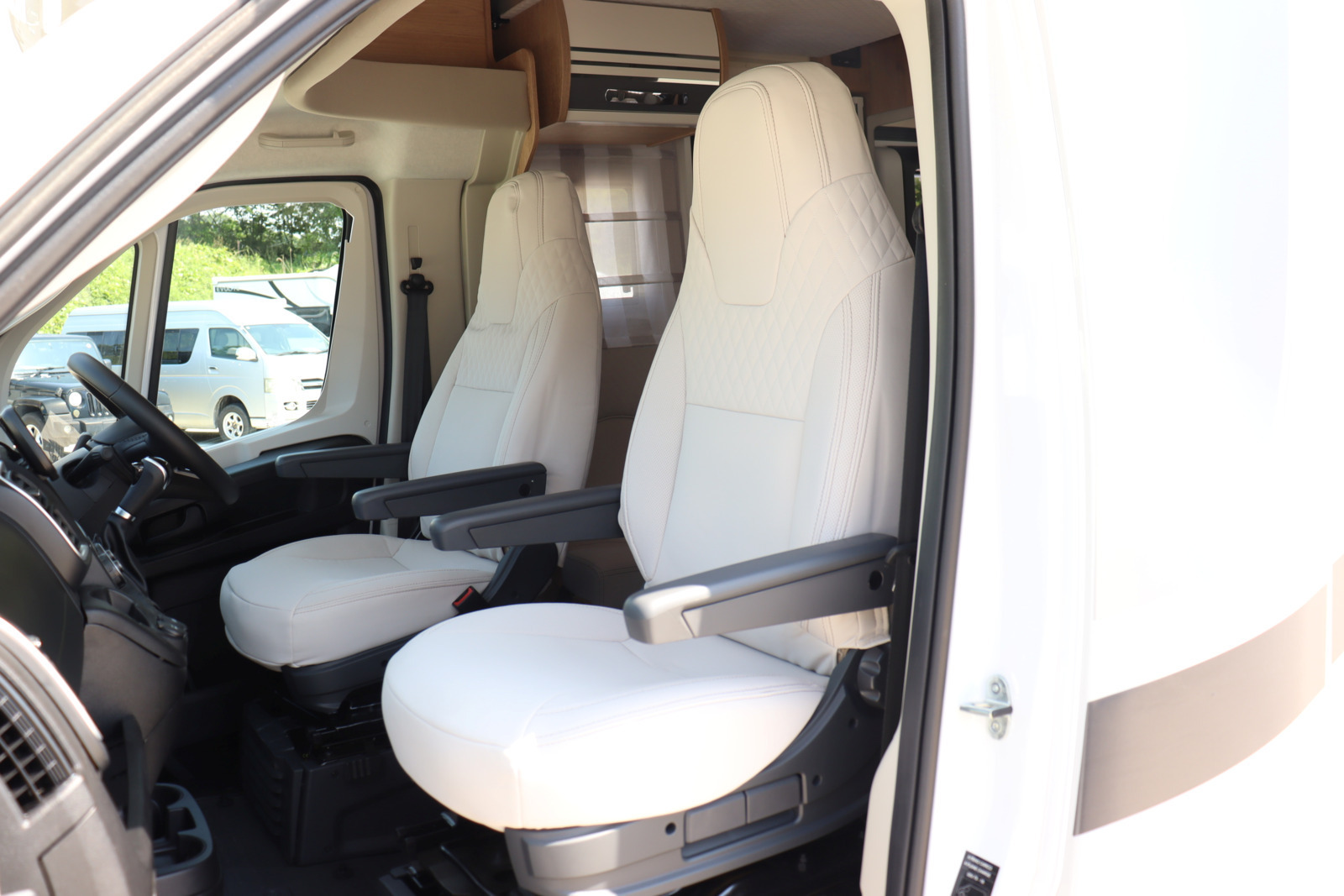 キャンピングカーキャブコン