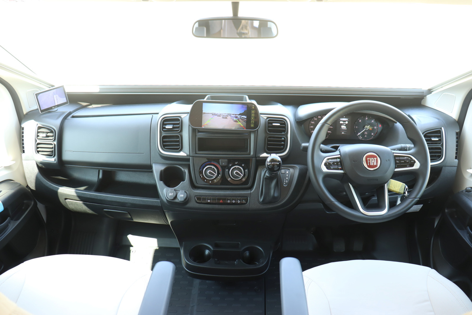 キャンピングカーキャブコン