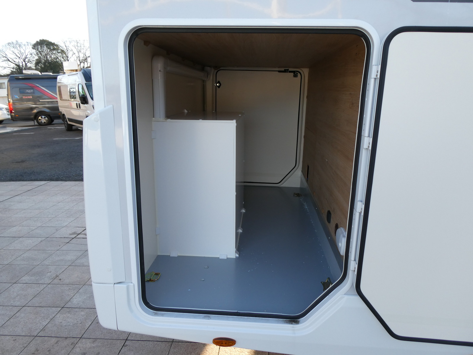 キャンピングカーキャブコン