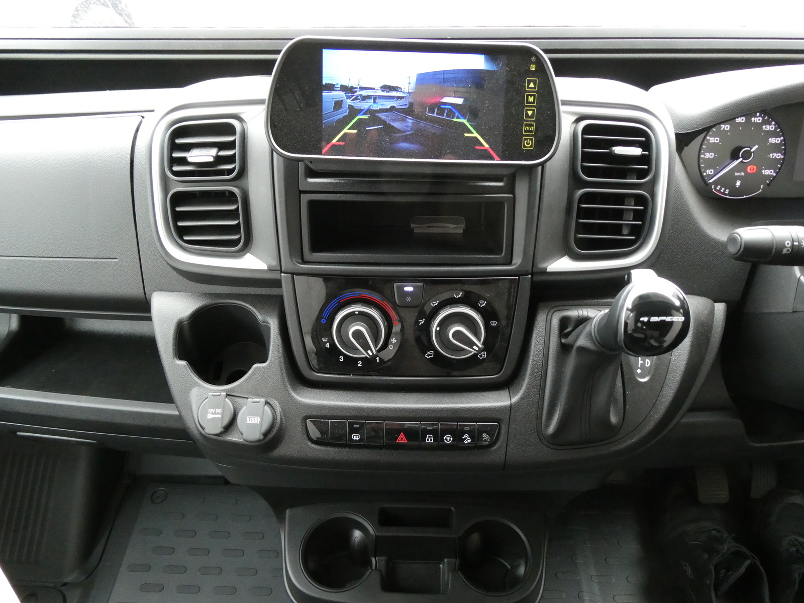 キャンピングカーキャブコン