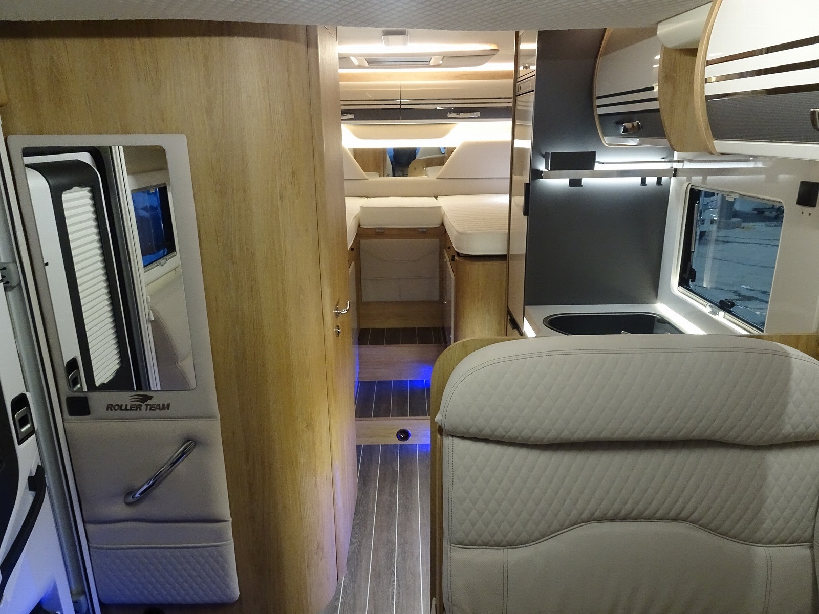 キャンピングカーキャブコン