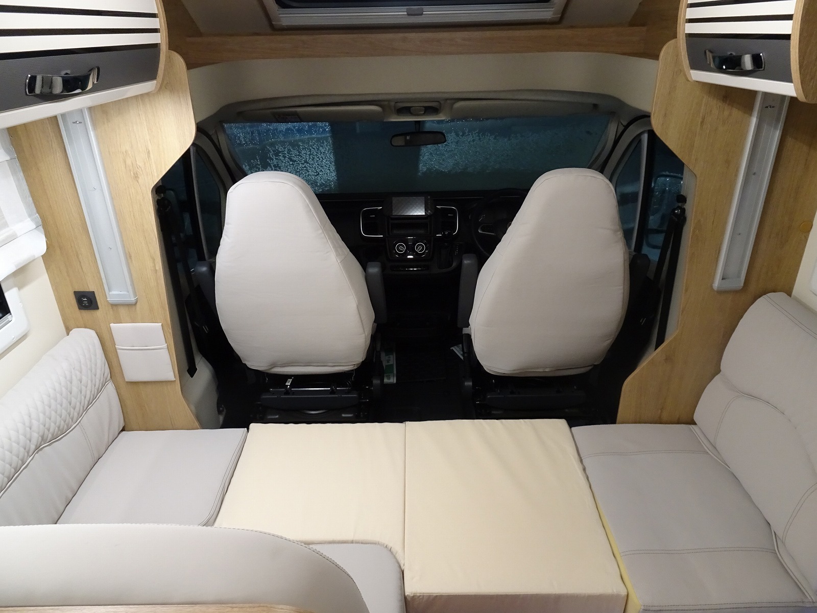 キャンピングカーキャブコン