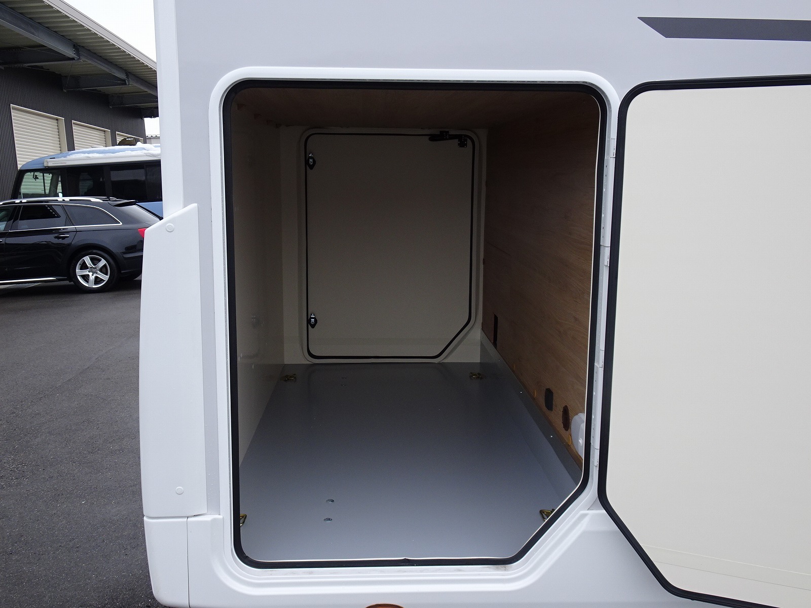 キャンピングカーキャブコン