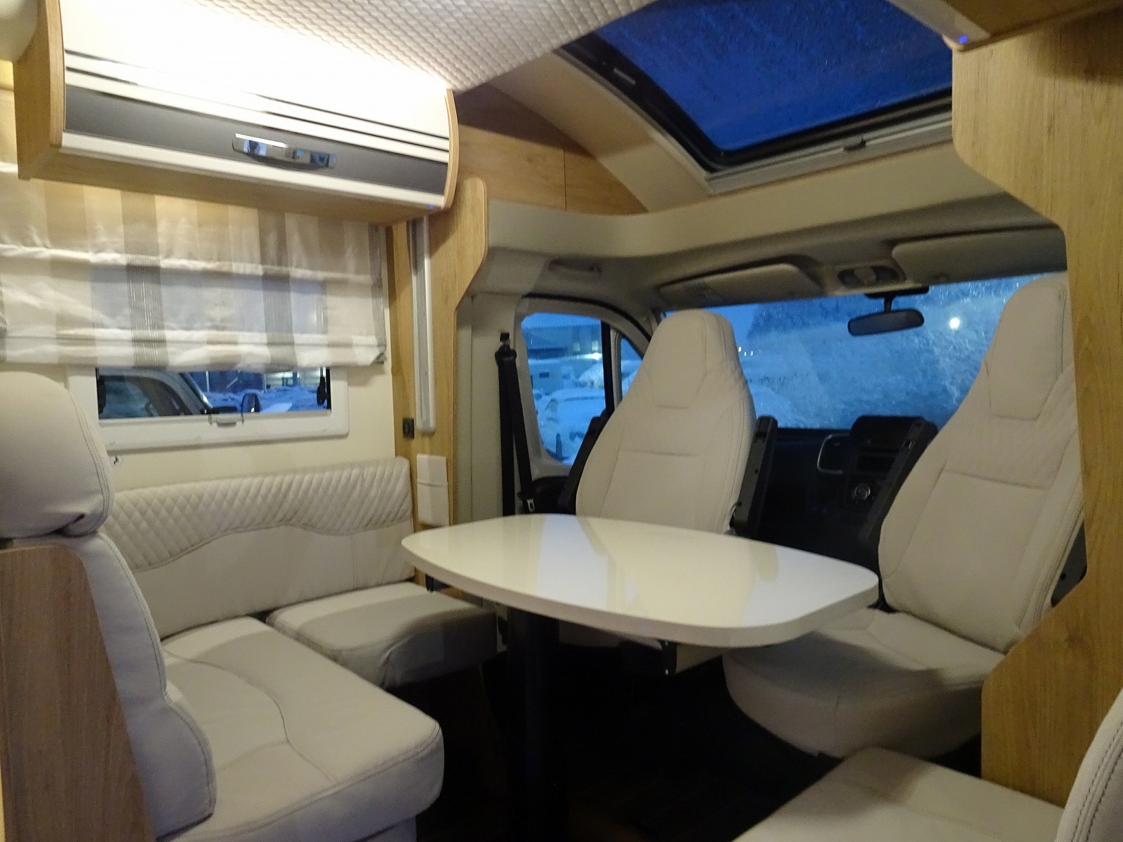 キャンピングカーキャブコン