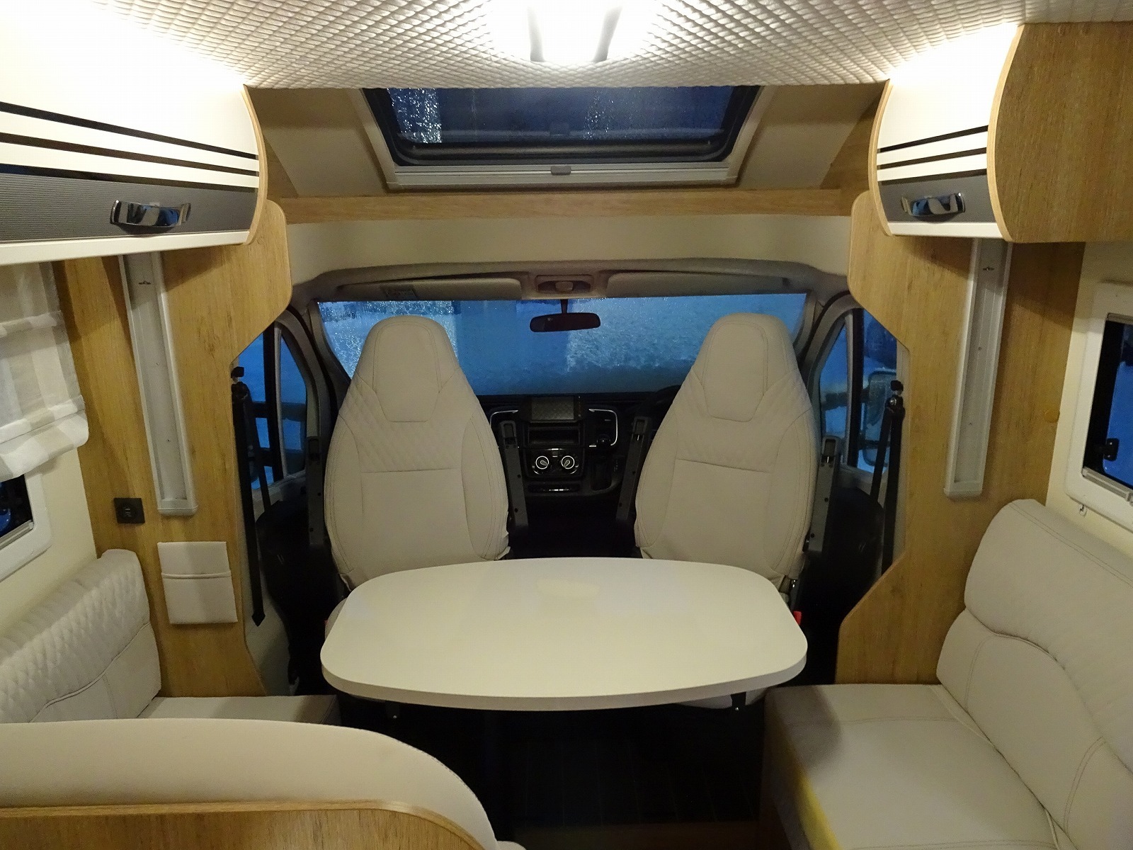 キャンピングカーキャブコン