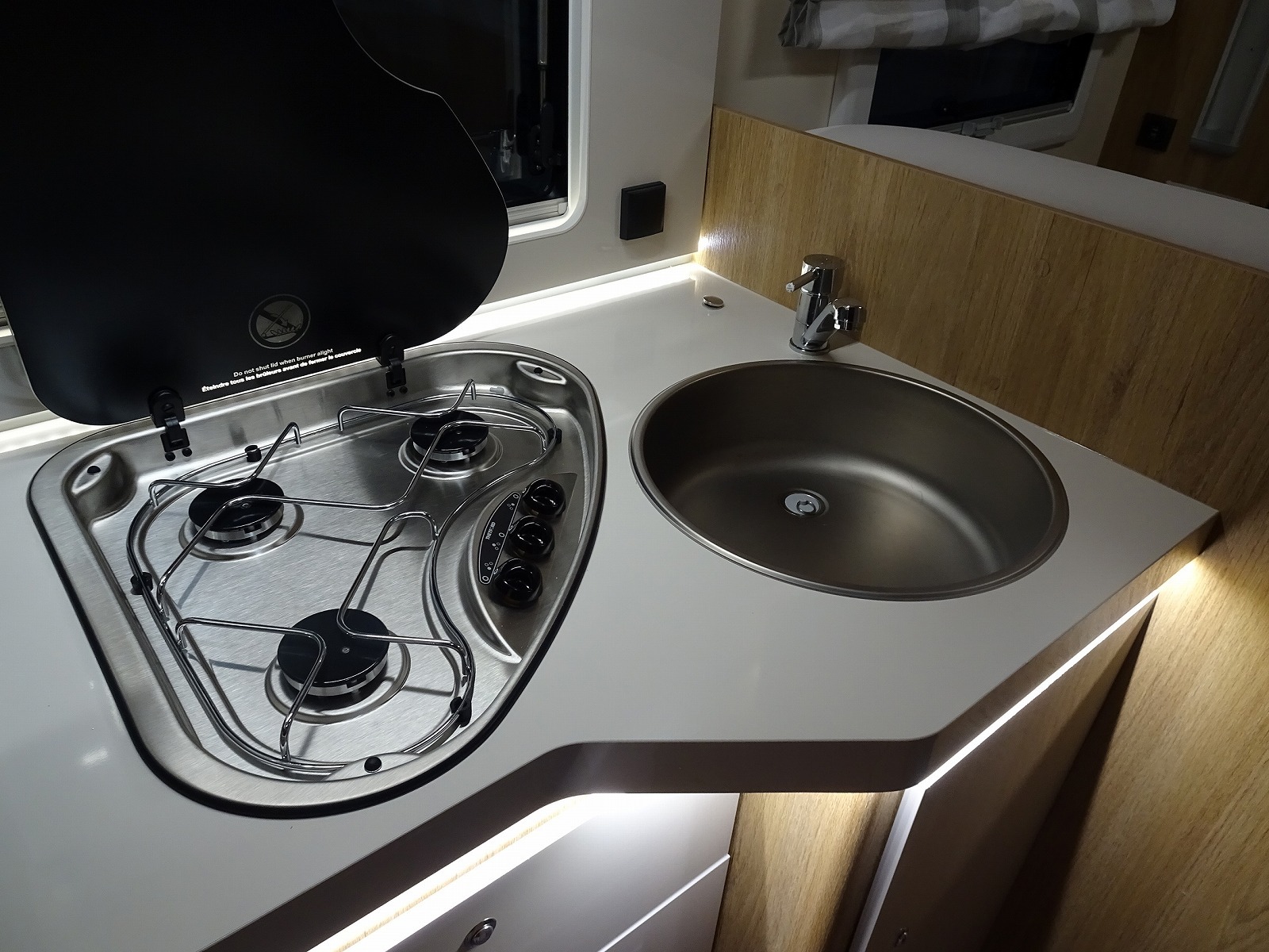 キャンピングカーキャブコン