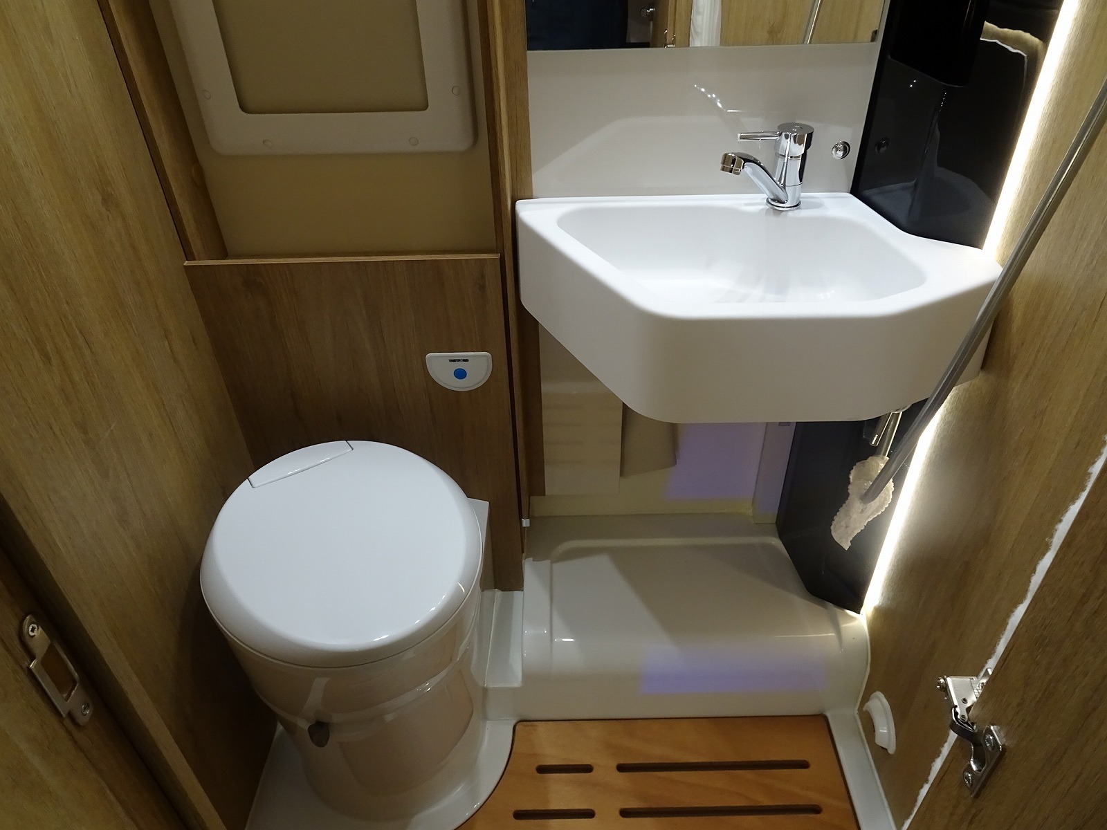 キャンピングカーキャブコン