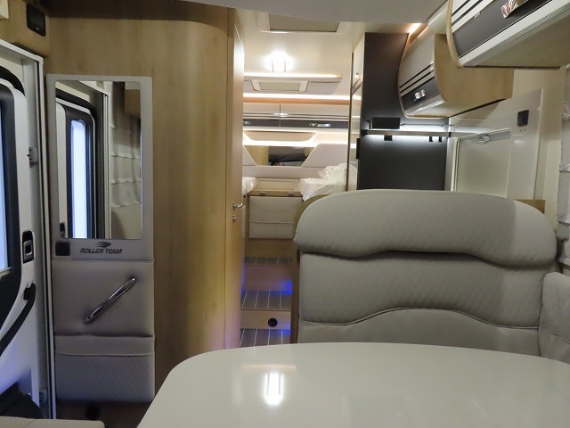 キャンピングカーキャブコン