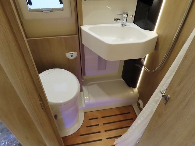 キャンピングカーキャブコン