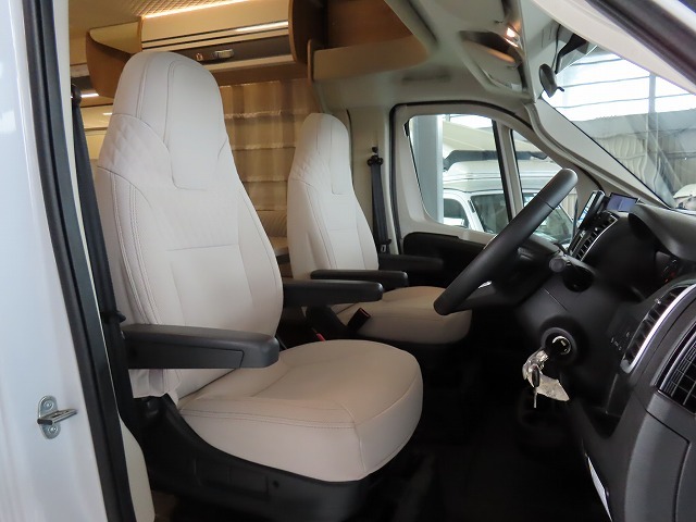 キャンピングカーキャブコン