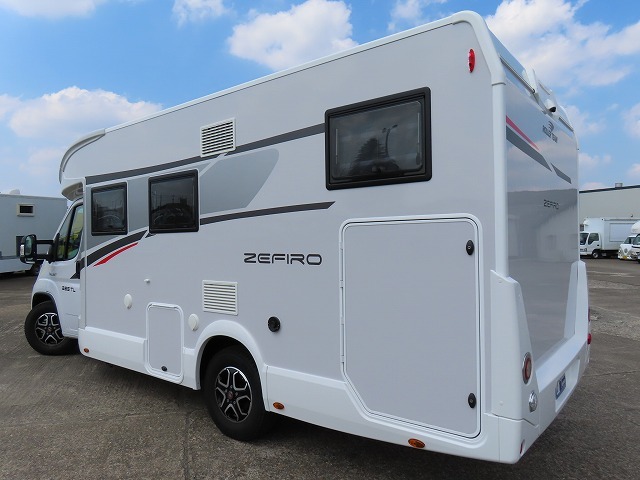 キャンピングカーキャブコン