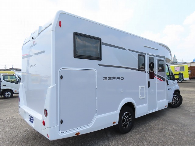 キャンピングカーキャブコン