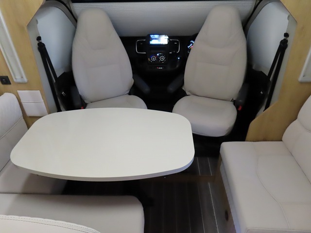 キャンピングカーキャブコン