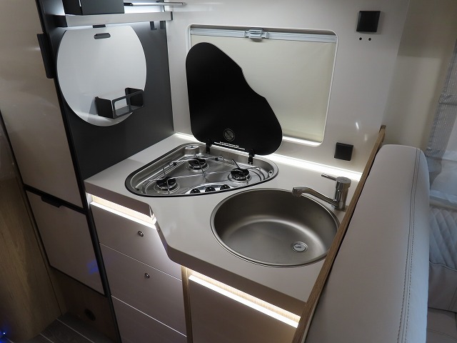 キャンピングカーキャブコン