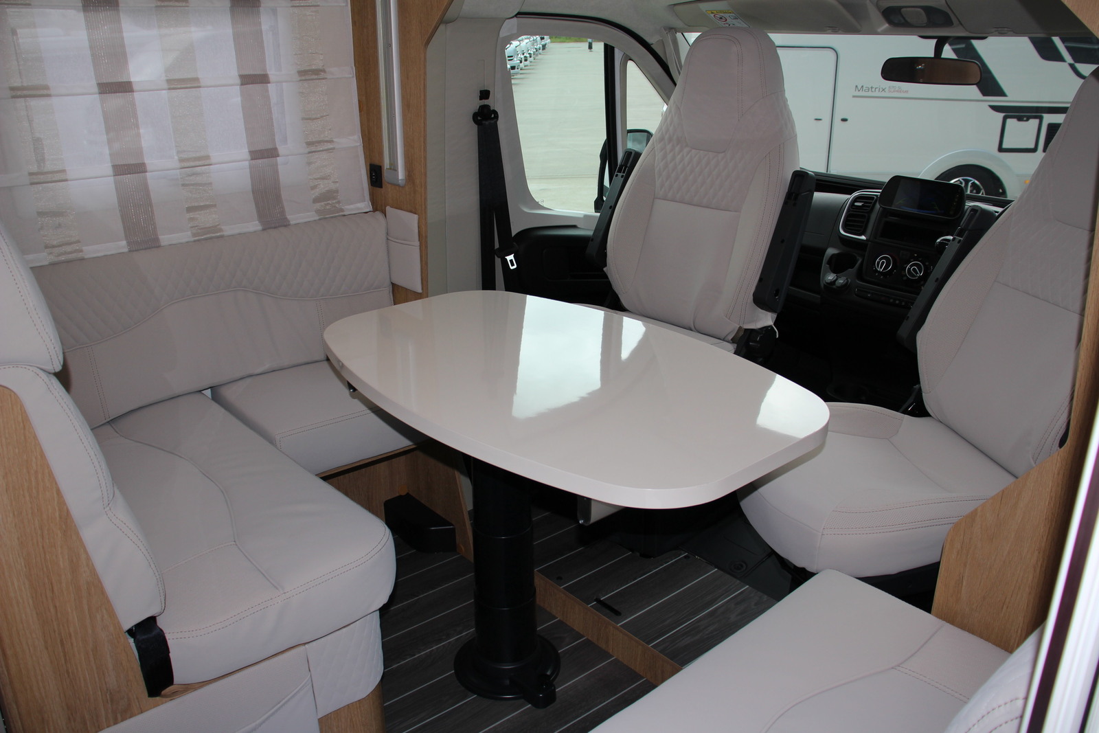 キャンピングカーキャブコン