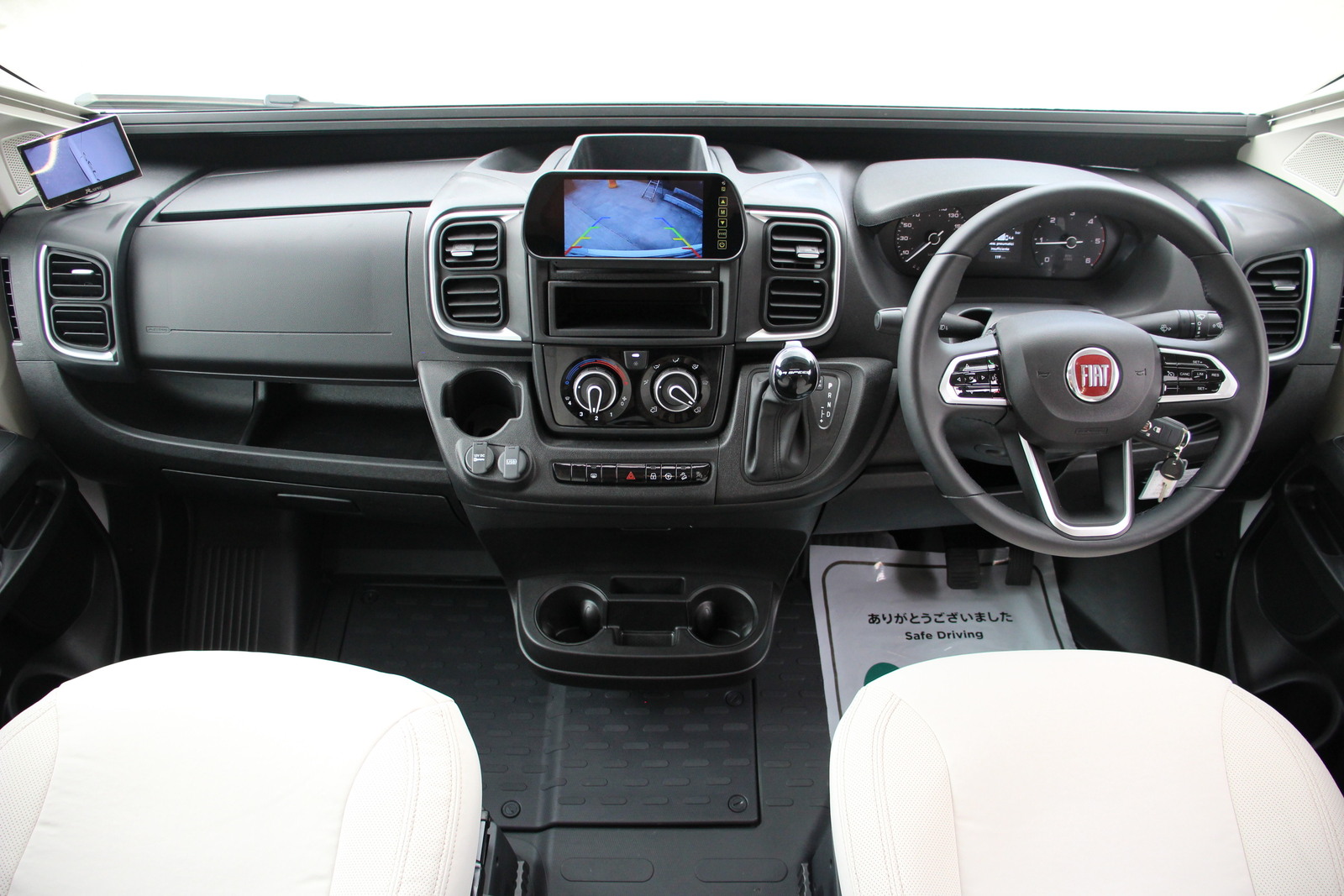 キャンピングカーキャブコン