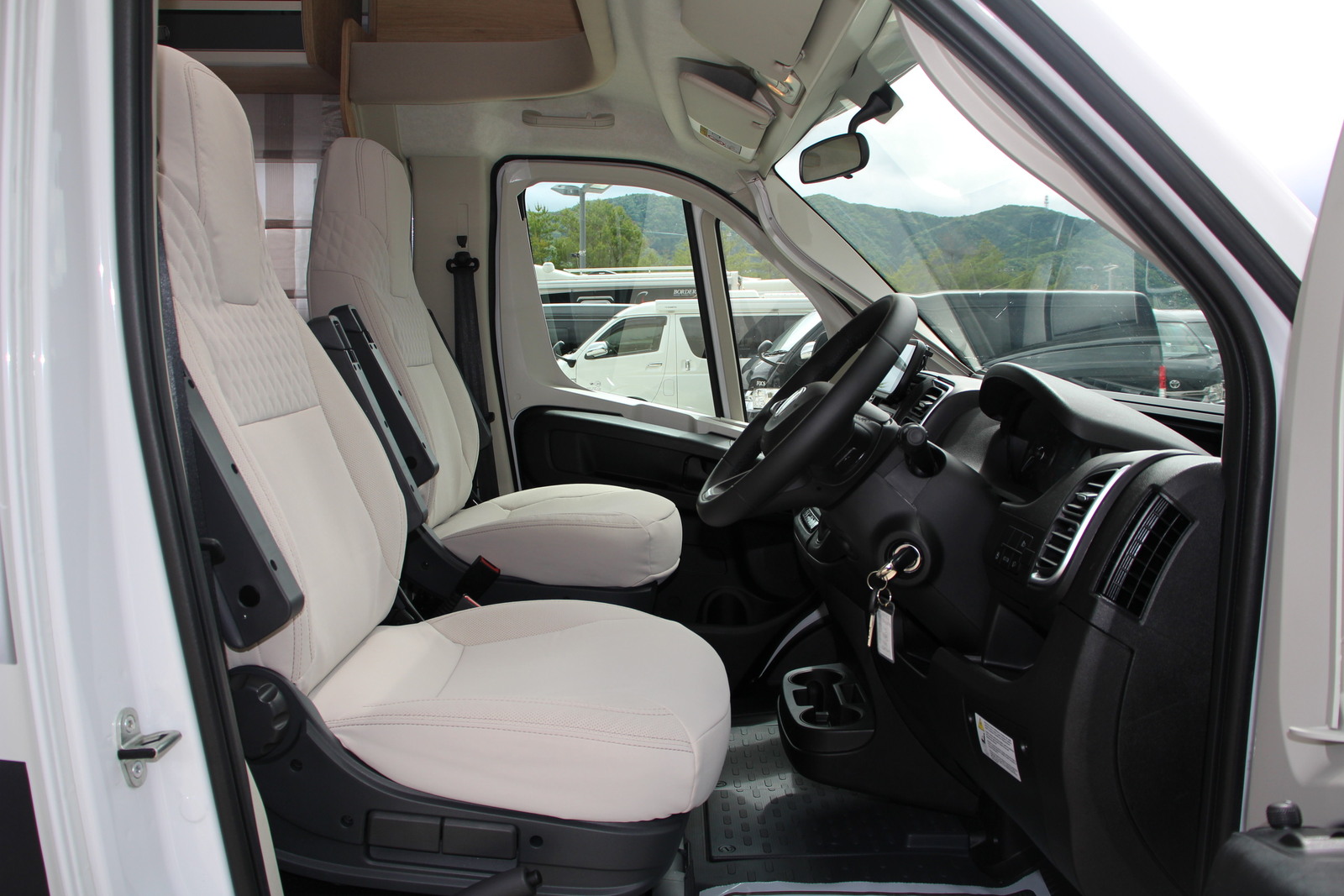 キャンピングカーキャブコン