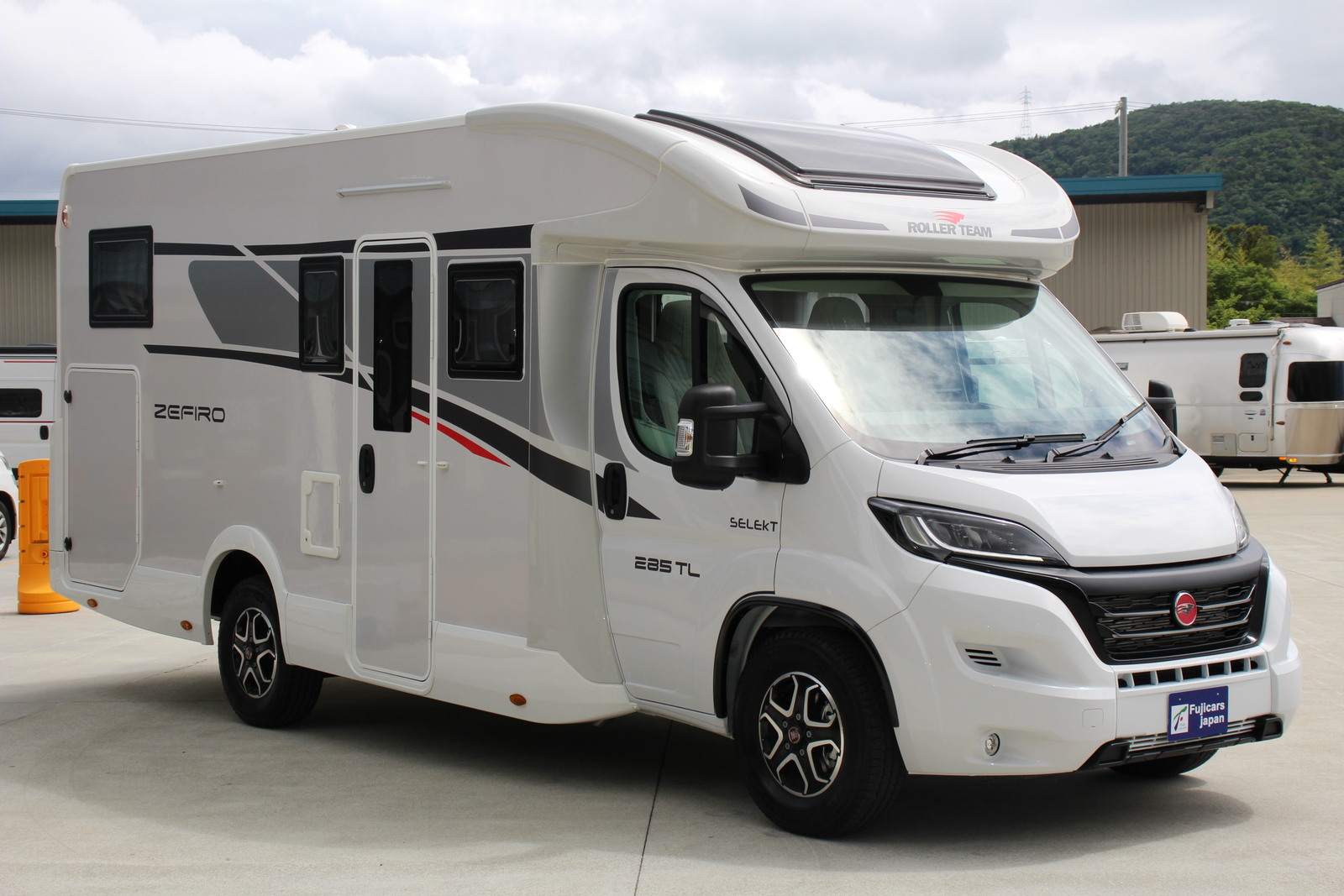 キャンピングカーキャブコン