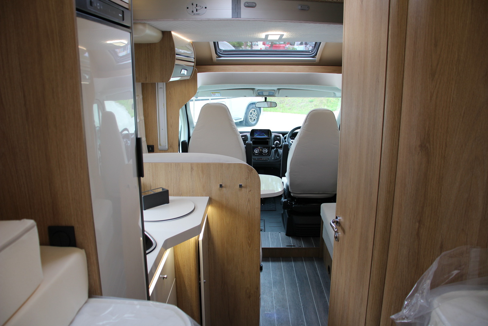 キャンピングカーキャブコン